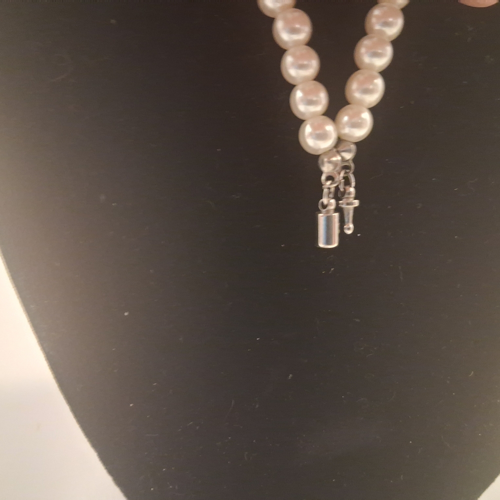 Classic White Pearl Strand Necklace - Timeless Elegance - Picture 3 of 3
